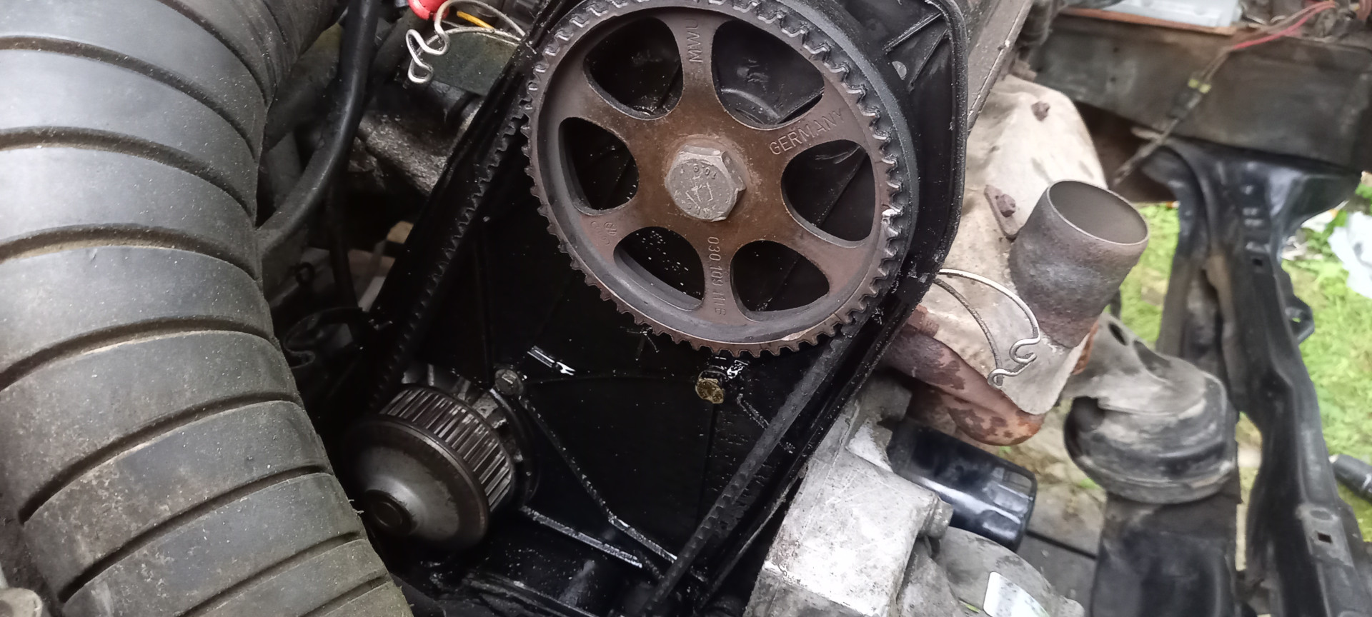 Widok na kolo zebate od walka rozrzadu na glowicy