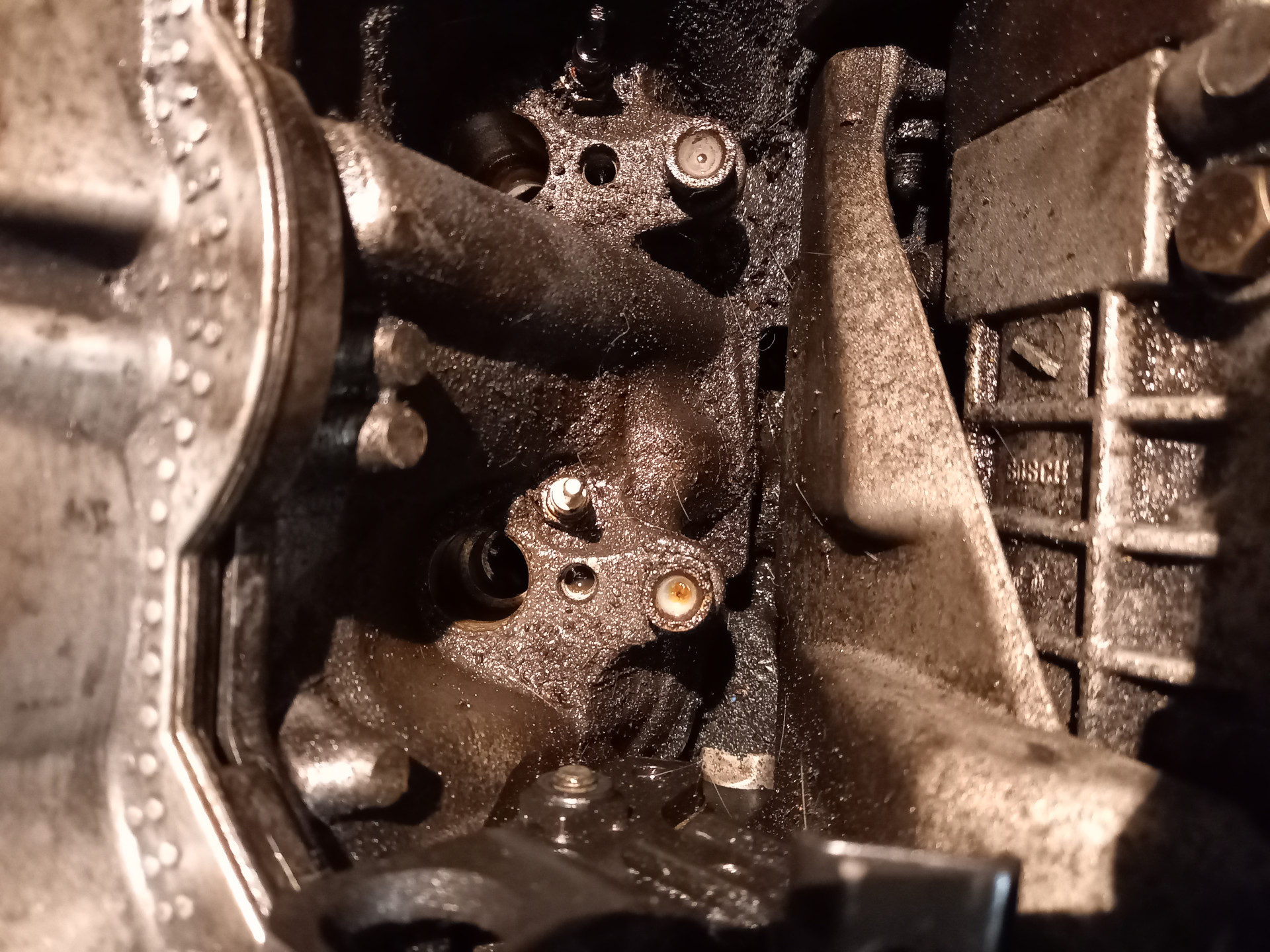 Golf IV widok z bliska na otwór wtryskiwacza