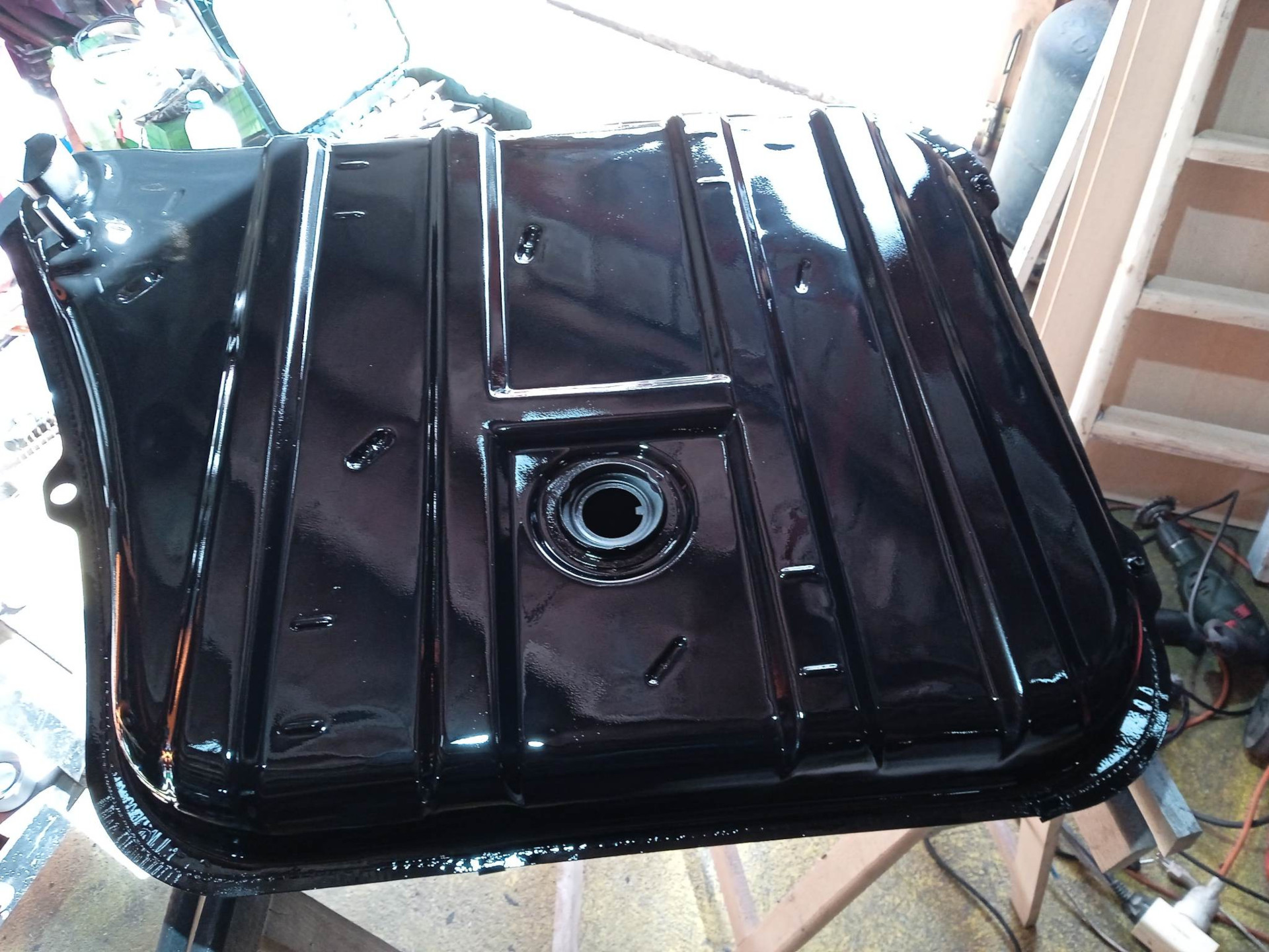 Bak Peugeot'a 104 po pomalowaniu farbą