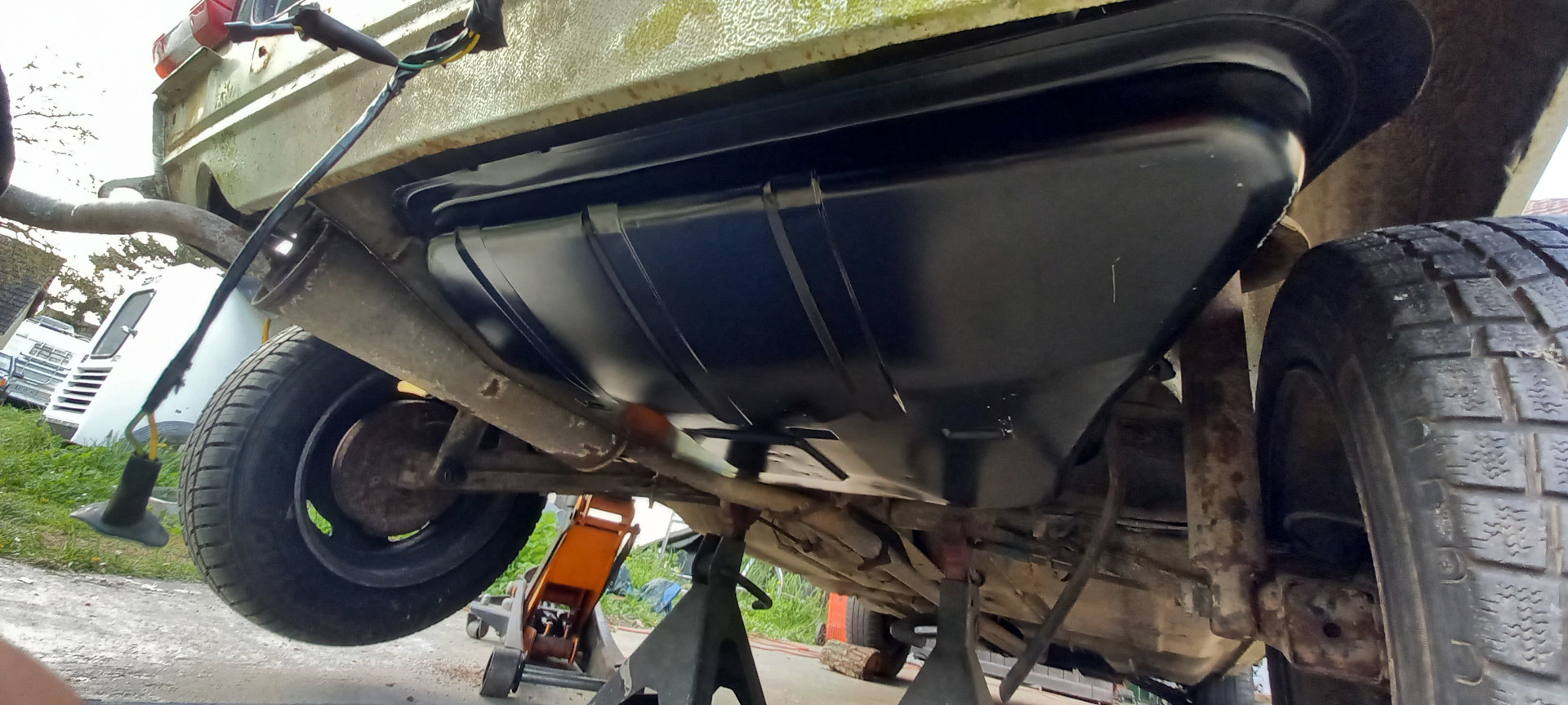 Bak Peugeot'a 104 po zamontowaniu w samochodzie