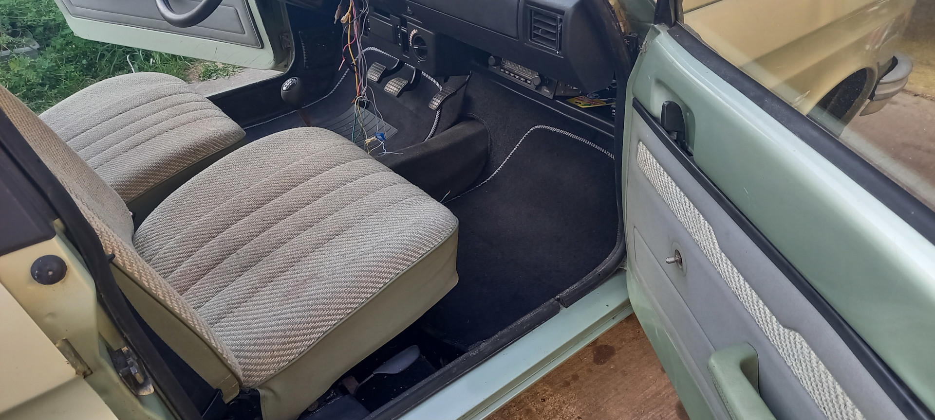 Wyczyszczone i odnowione wnętrze Peugeot'a 104