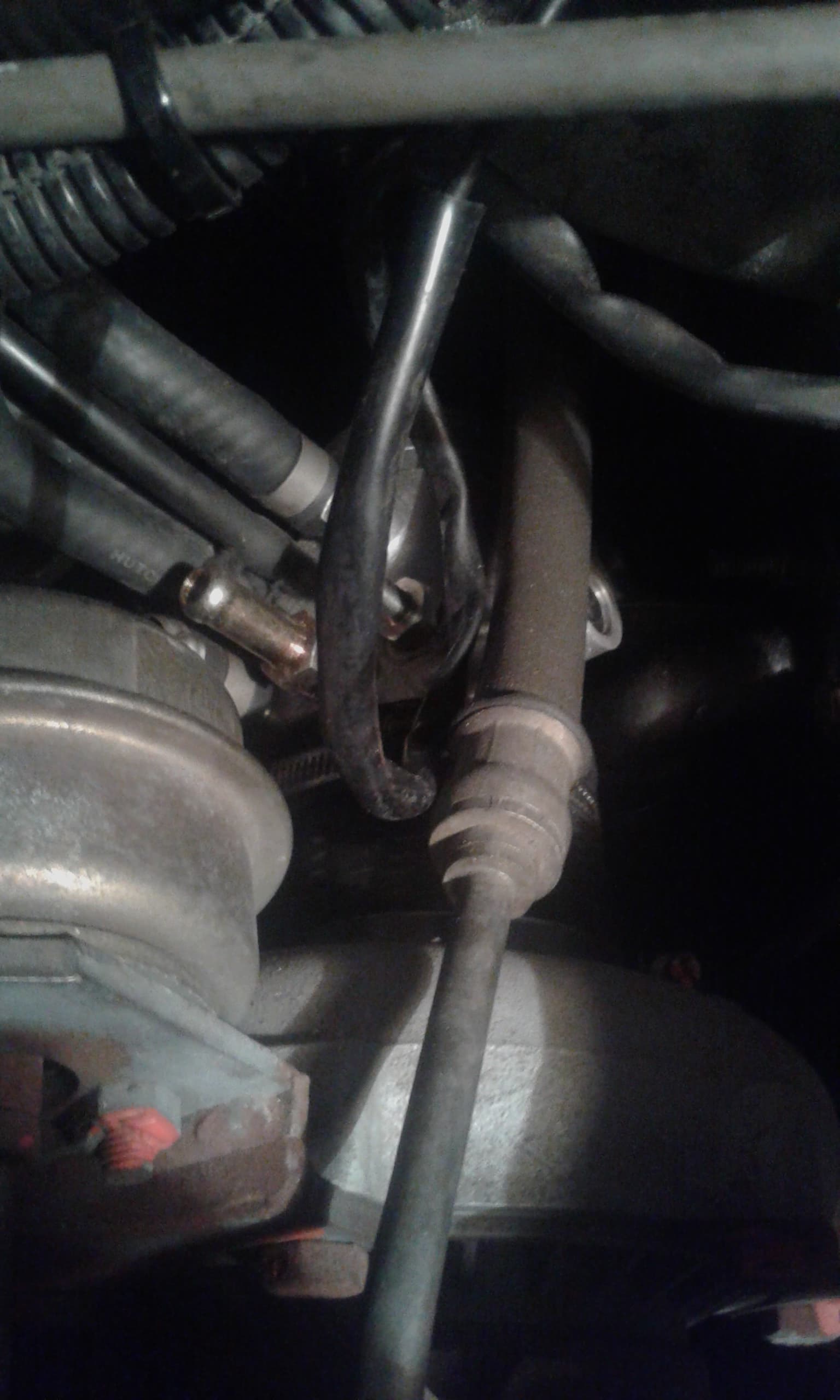 Renault 5 Turbo 2 widok na pompę paliwa