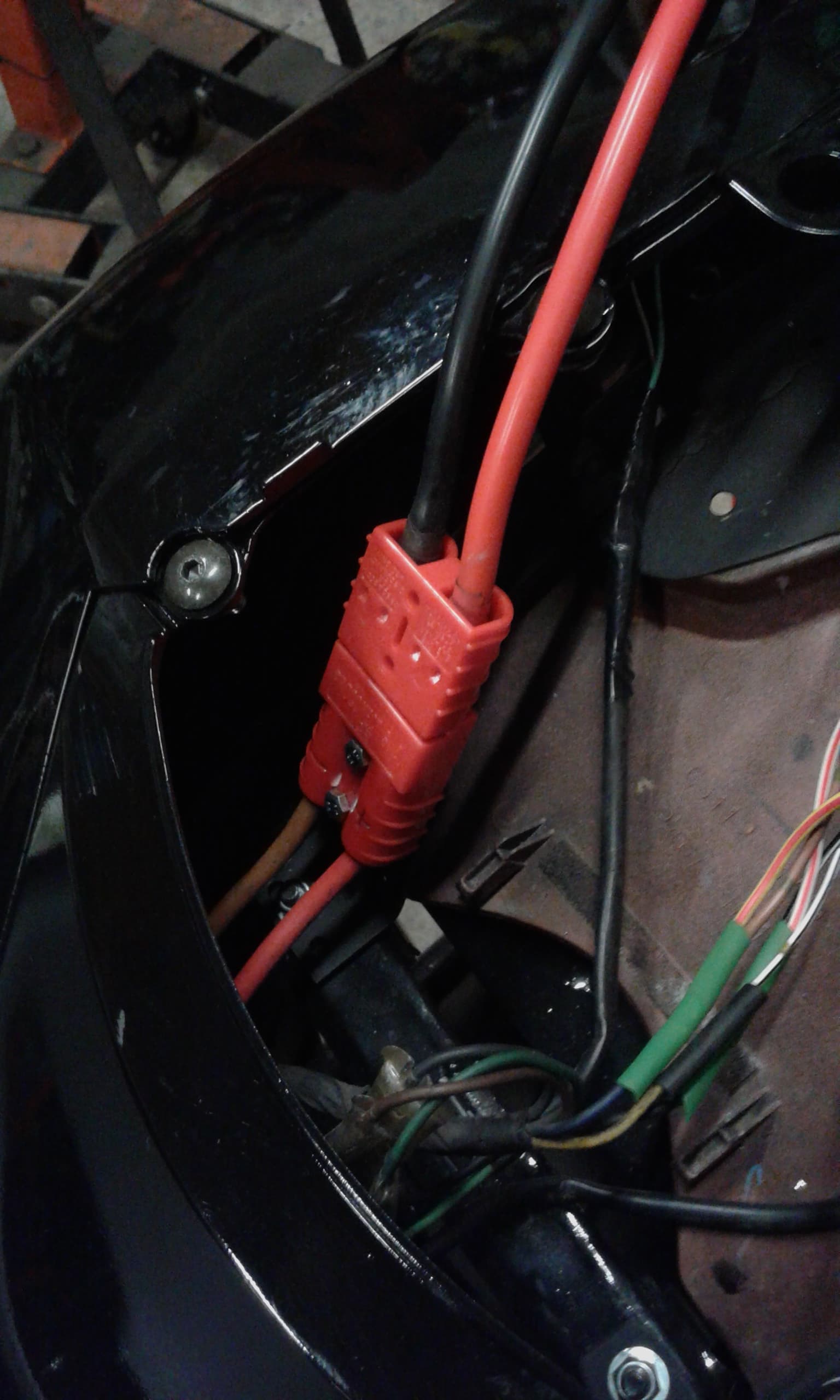 Yamaha VMAX instalacja elektryczna podczas prac