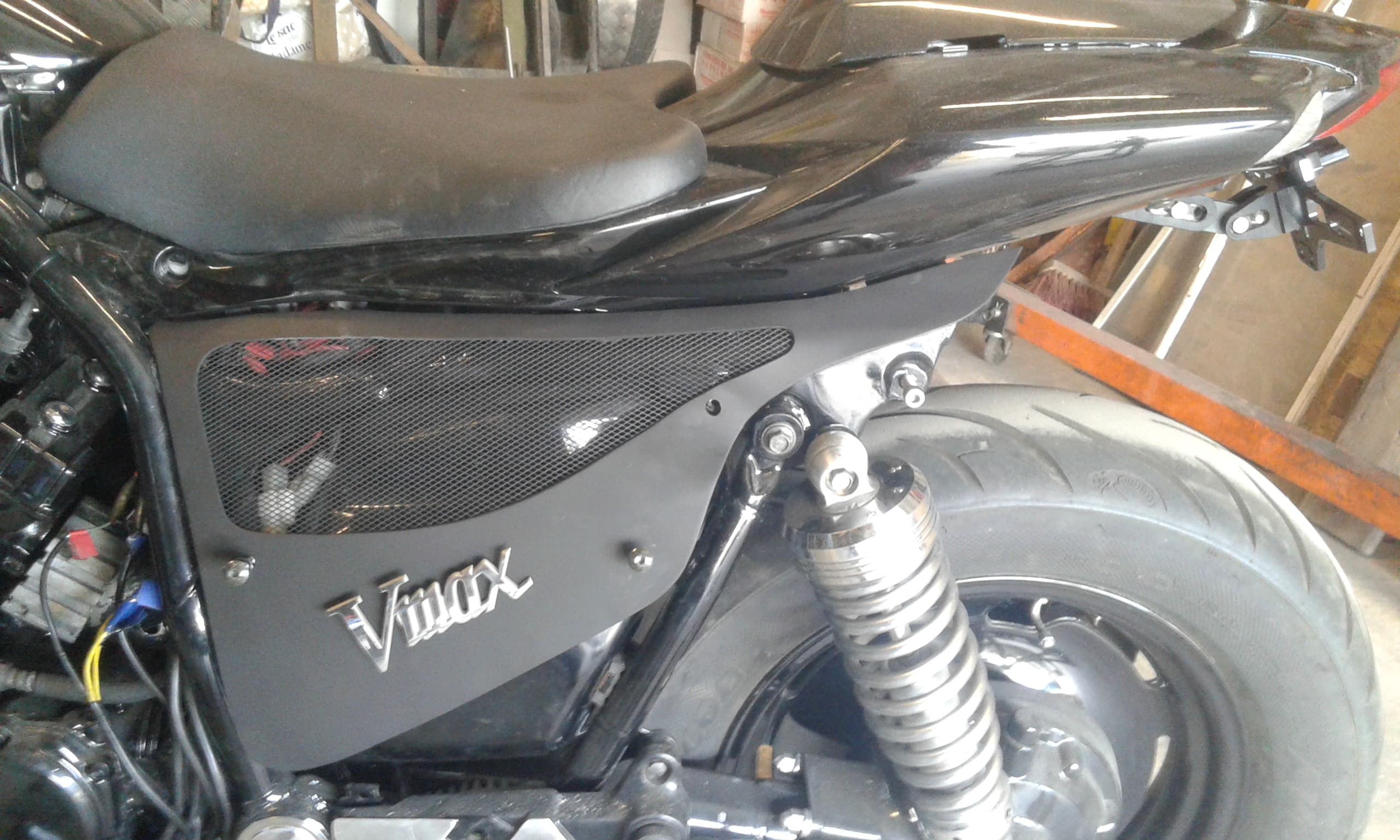 Yamaha VMAX widok boczny na tył przed rozpoczęciem prac